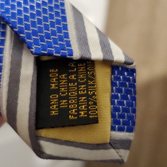 Men's Blue, Silver and Grey Donald Trump Silk Tie - Picture 6 of 6